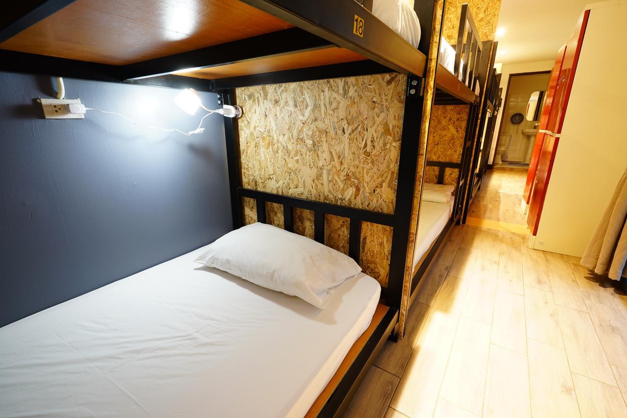 At Box Hostel Τσιάνγκ Μάι Εξωτερικό φωτογραφία