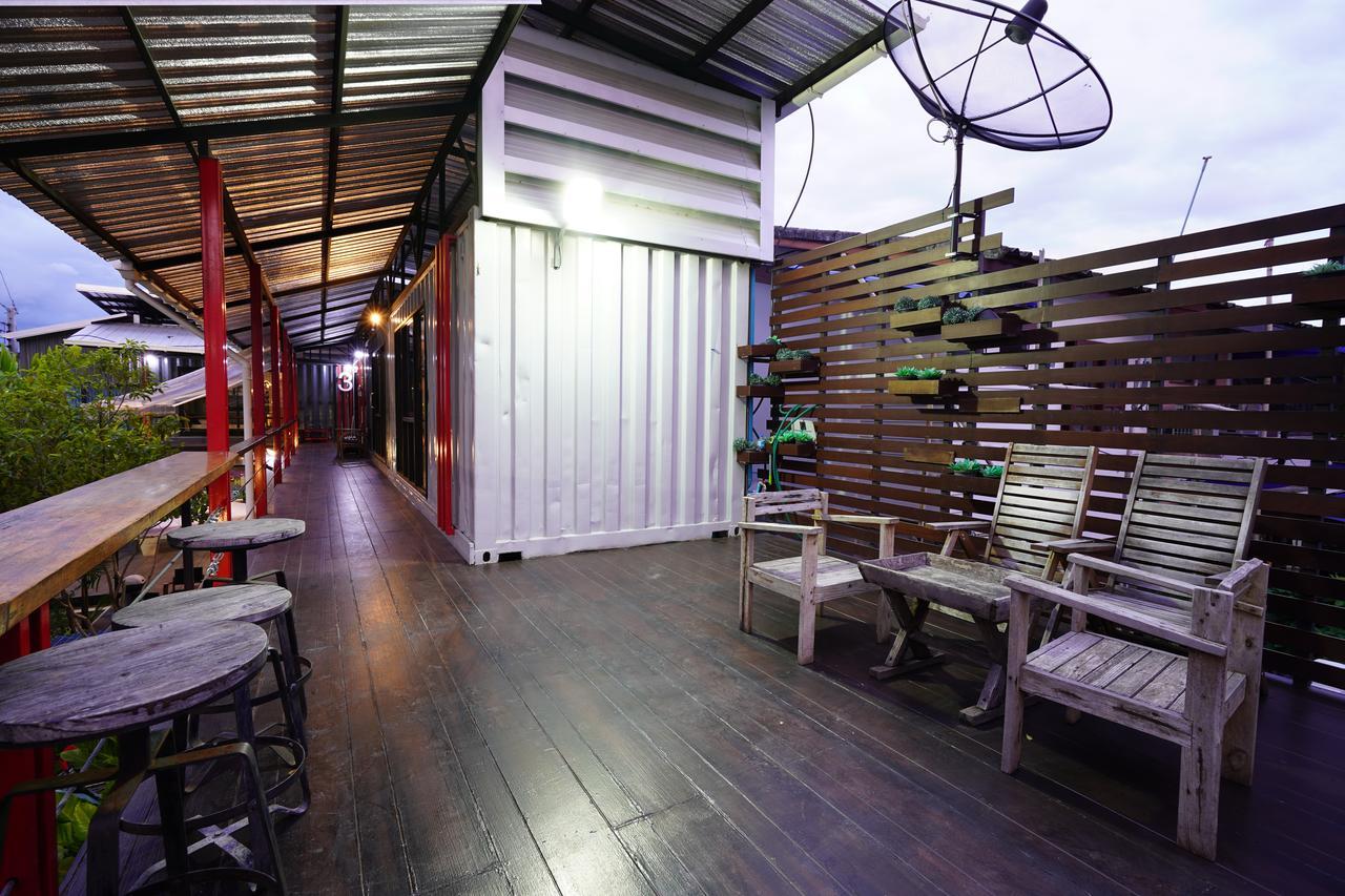 At Box Hostel Τσιάνγκ Μάι Εξωτερικό φωτογραφία
