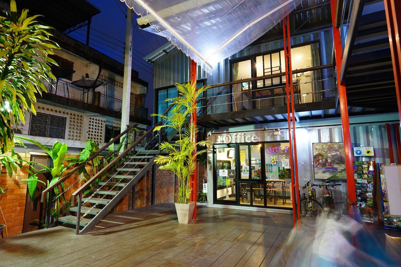 At Box Hostel Τσιάνγκ Μάι Εξωτερικό φωτογραφία
