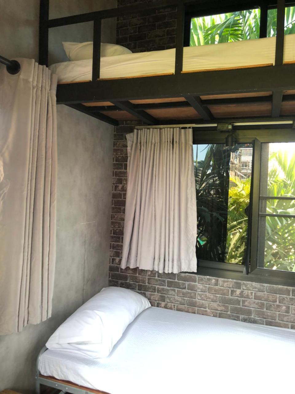 At Box Hostel Τσιάνγκ Μάι Εξωτερικό φωτογραφία
